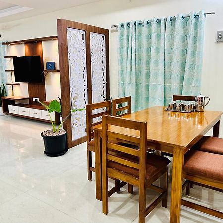 Truelife - 3Bhk Family Suites - Ps4 Pure Veg Restaurant On The Way To Balaji Temple - 2500 Sft Large Signature Apartment - Modular Kitchen - Super Fast Wifi, Smart Tv, 250 Jio Channels - Parking - Easy Access To All Temples - Top Service With Lots Of טירופאטי מראה חיצוני תמונה