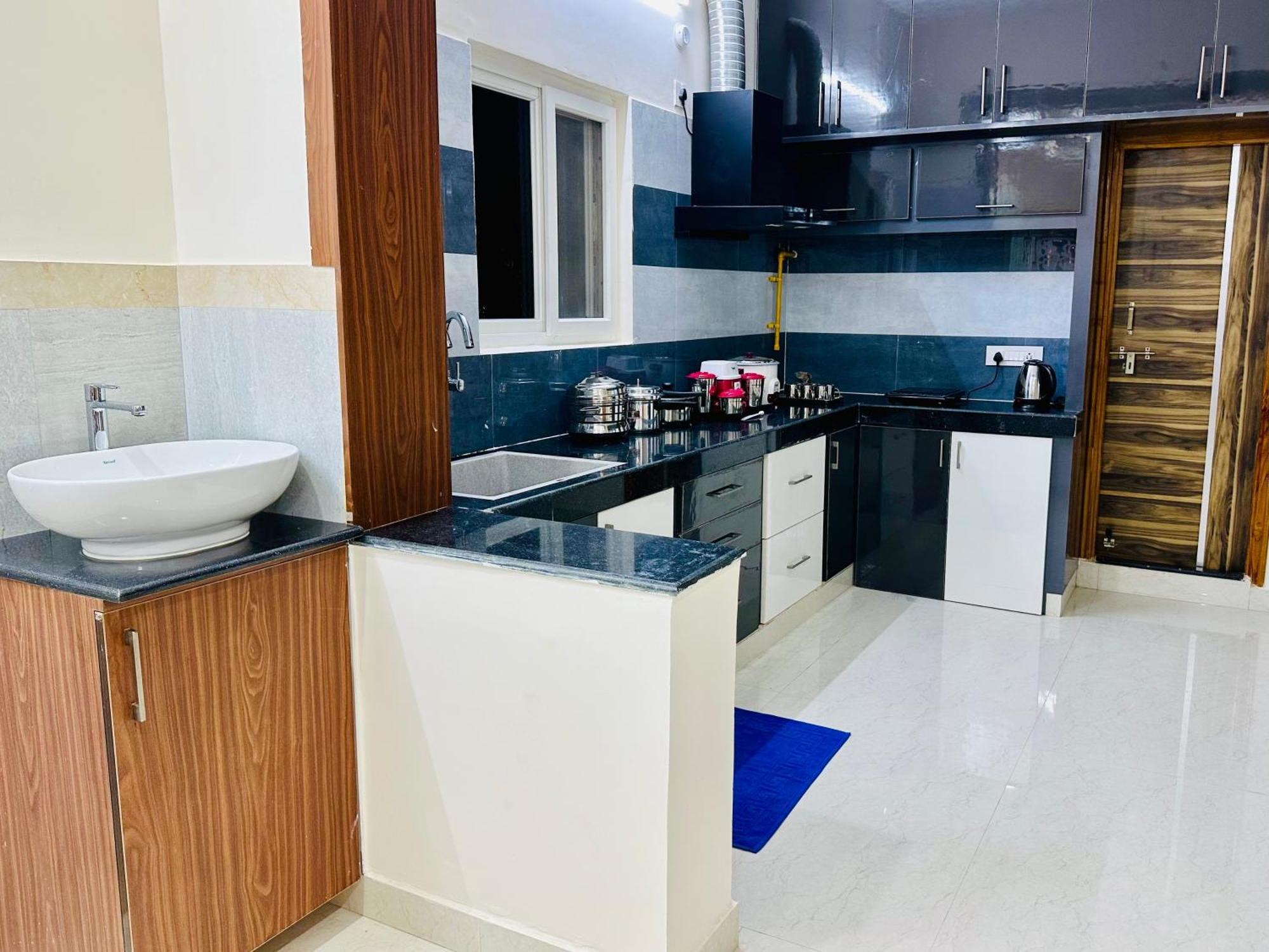 Truelife - 3Bhk Family Suites - Ps4 Pure Veg Restaurant On The Way To Balaji Temple - 2500 Sft Large Signature Apartment - Modular Kitchen - Super Fast Wifi, Smart Tv, 250 Jio Channels - Parking - Easy Access To All Temples - Top Service With Lots Of טירופאטי מראה חיצוני תמונה