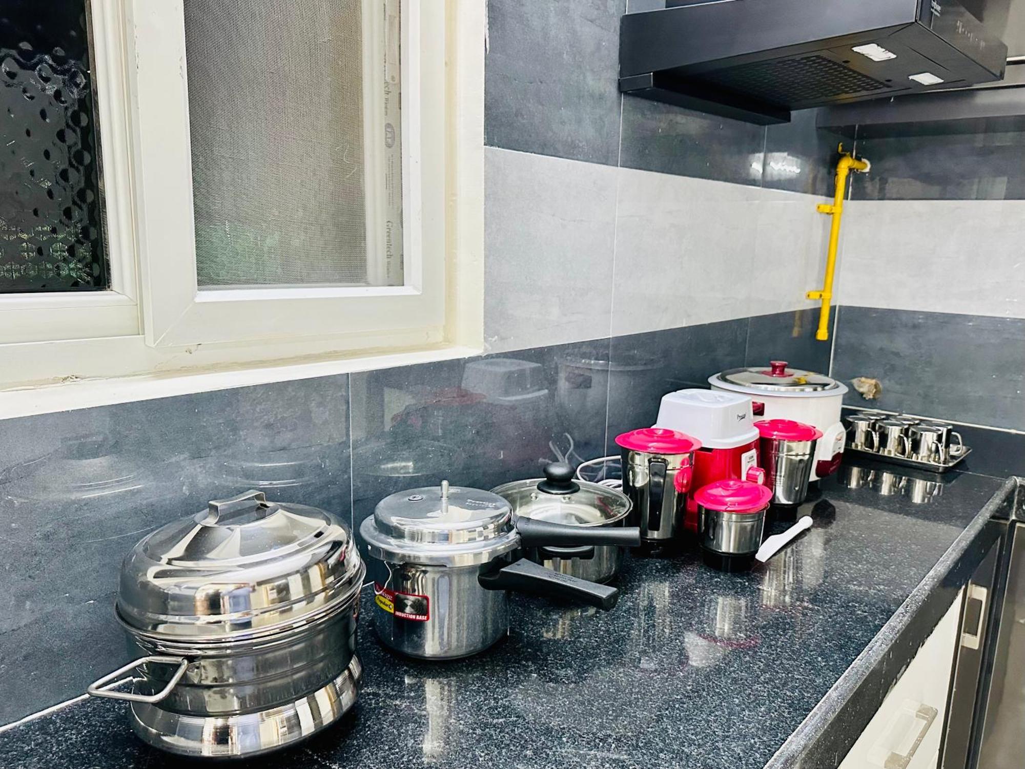 Truelife - 3Bhk Family Suites - Ps4 Pure Veg Restaurant On The Way To Balaji Temple - 2500 Sft Large Signature Apartment - Modular Kitchen - Super Fast Wifi, Smart Tv, 250 Jio Channels - Parking - Easy Access To All Temples - Top Service With Lots Of טירופאטי מראה חיצוני תמונה