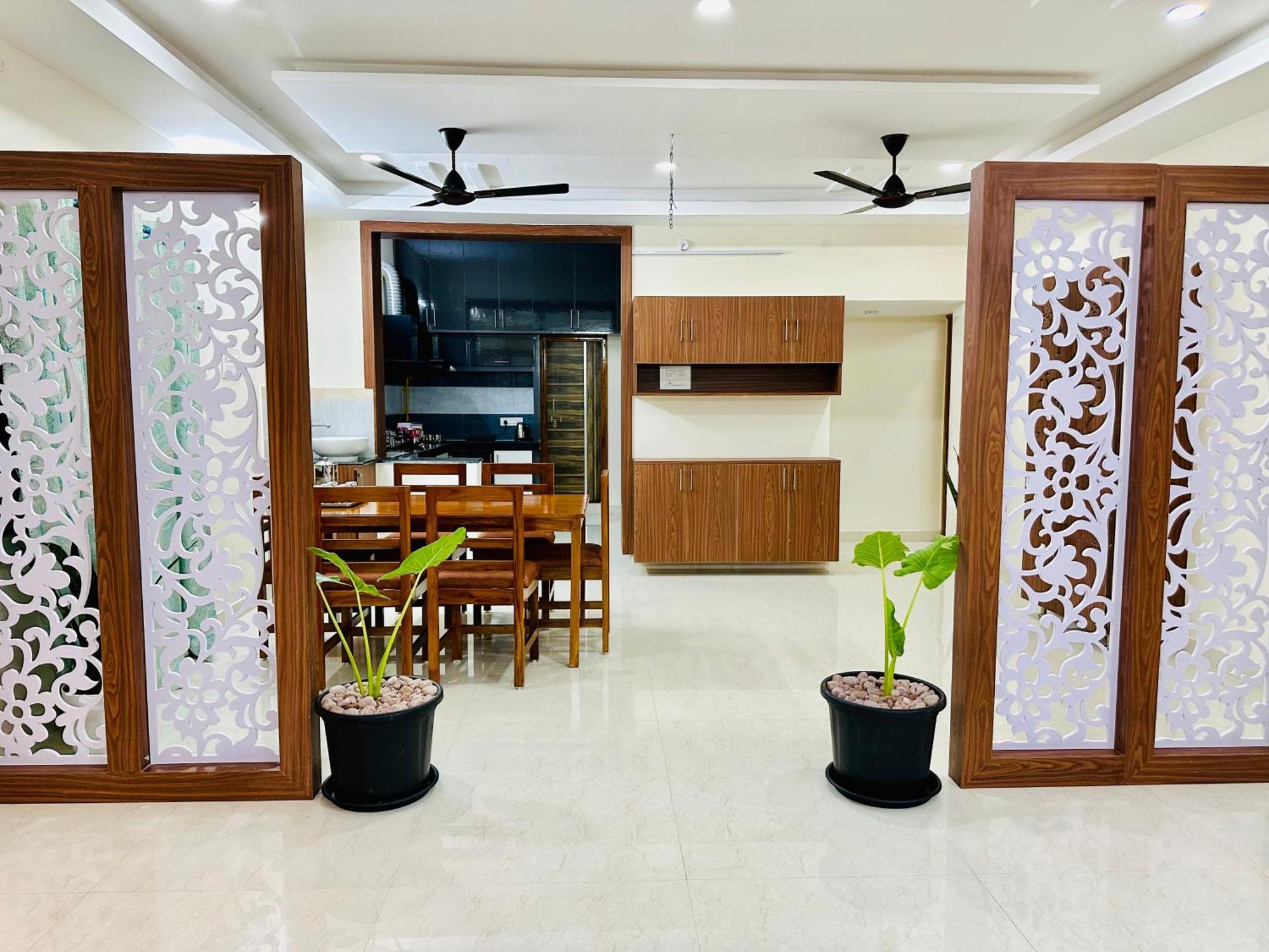 Truelife - 3Bhk Family Suites - Ps4 Pure Veg Restaurant On The Way To Balaji Temple - 2500 Sft Large Signature Apartment - Modular Kitchen - Super Fast Wifi, Smart Tv, 250 Jio Channels - Parking - Easy Access To All Temples - Top Service With Lots Of טירופאטי מראה חיצוני תמונה